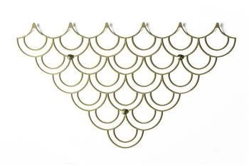 Wieszak ścienny złoty Husk M Polyhedra nowoczesny metalowy do przedpokoju 56 cm