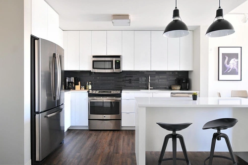 Stołek barowy Banksy czarny obrotowy nowoczesny do kuchni i jadalni Intesi 77 cm